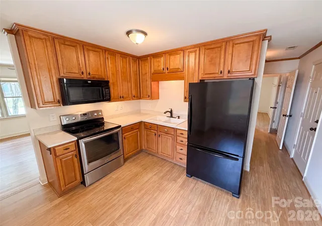 Photo 2 of Sale Pending at 713 Ridgedale Ct, Charlotte, NC 28206 | MLS# 4410077 | Listing updated on 2026-08-30
