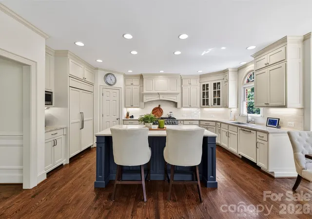 Photo 3 of Sale Pending at 3801 Fawn Hl Rd, Matthews, NC 28105 | MLS# 4410090 | Listing updated on 2026-08-08