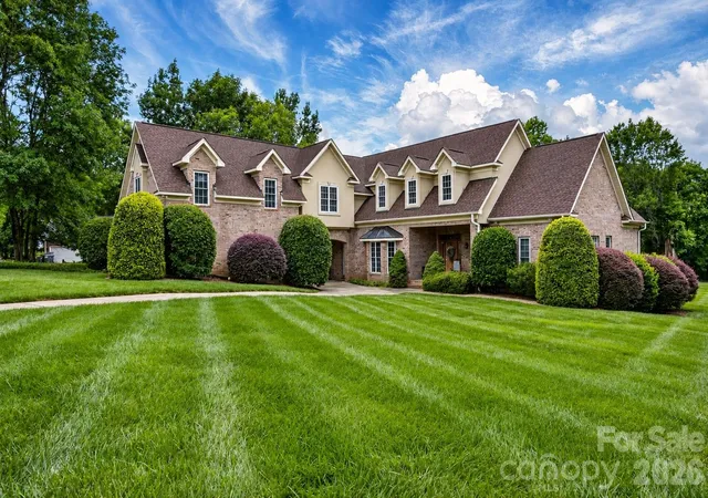 2nd image of 2027 Meadow Run Dr, Matthews, NC 28104 | MLS# 4410110