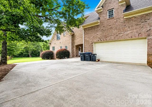 5th image of 2027 Meadow Run Dr, Matthews, NC 28104 | MLS# 4410110