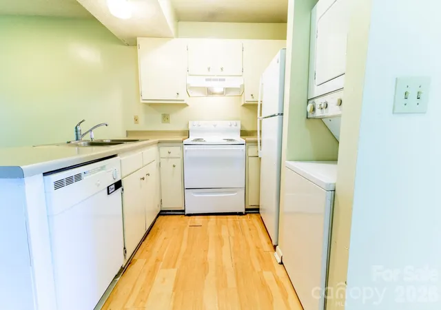 Listing Photo 4 - Condo for sale in building located at 229 E King St, Boone, NC 28607 - Unit #55