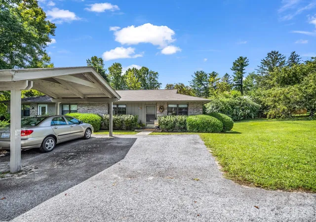 4th image of 703 Farmington Cir, Hendersonville, NC 28739 | MLS# 4410141