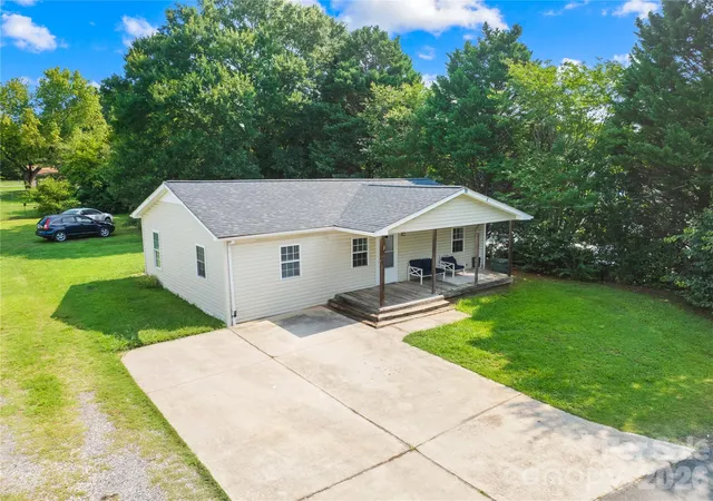 4th image of 2104 Court Dr, Gastonia, NC 28054 | MLS# 4410155