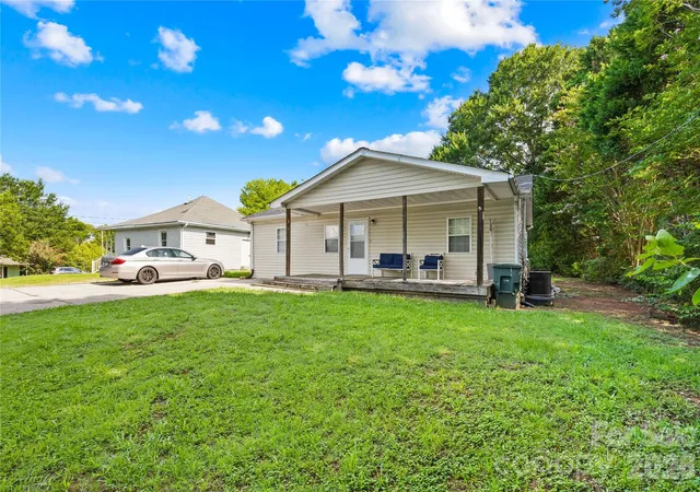 5th image of 2104 Court Dr, Gastonia, NC 28054 | MLS# 4410155