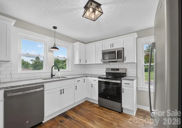 Photo 3 of Single family home for sale at 410 Spruce St Sw, Lenoir, NC 28645 | MLS# 4410163 | Listing updated on 2026-09-03