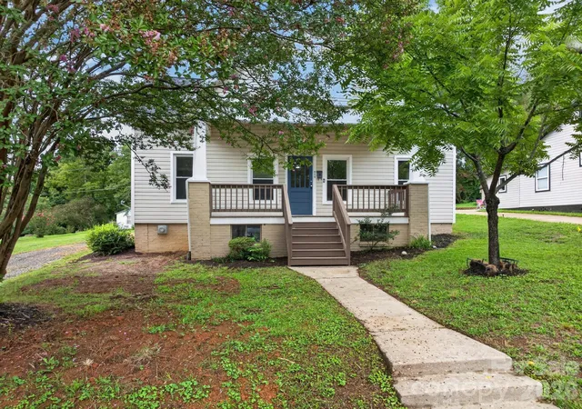 Photo 1 of Single family home for sale at 410 Spruce St Sw, Lenoir, NC 28645 | MLS# 4410163 | Listing updated on 2026-09-03
