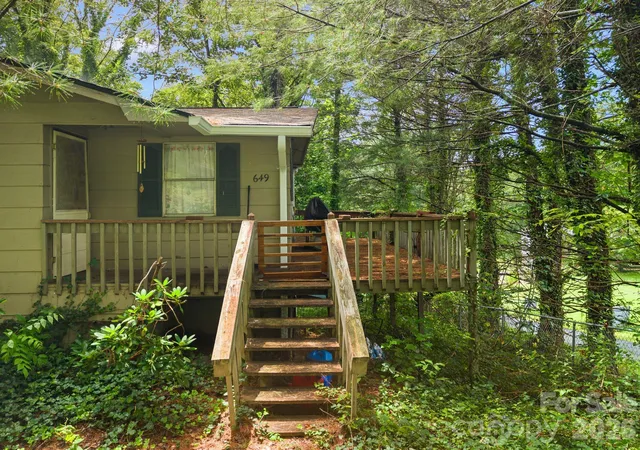Photo 2 of Single family home for sale at 649 Monte Vista Rd, Candler, NC 28715 | MLS# 4410166 | Listing updated on 2026-08-18