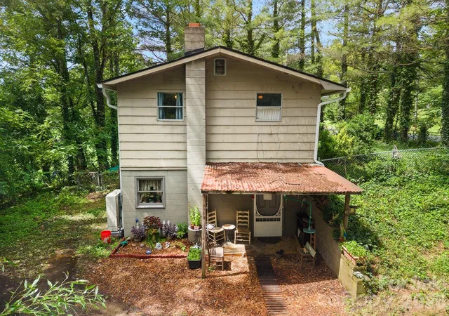 Photo 4 of Single family home for sale at 649 Monte Vista Rd, Candler, NC 28715 | MLS# 4410166 | Listing updated on 2026-08-18