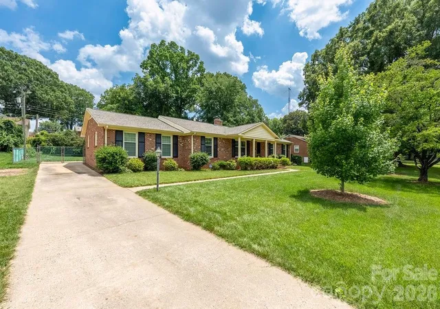 Photo 1 of Single family home for sale at 5022 Cheviot Rd, Charlotte, NC 28269 | MLS# 4410172 | Listing updated on 2026-09-15