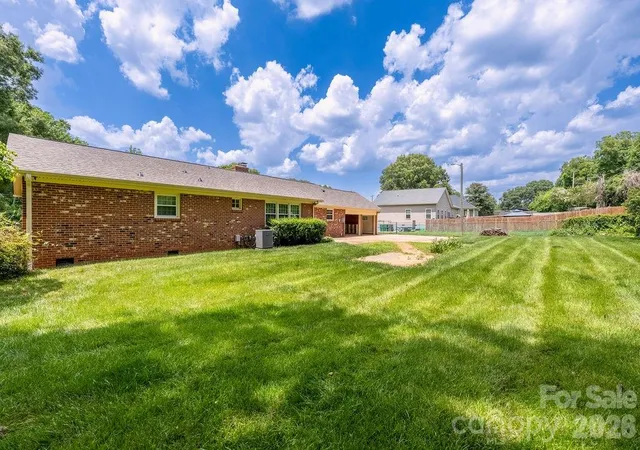 Photo 2 of Single family home for sale at 5022 Cheviot Rd, Charlotte, NC 28269 | MLS# 4410172 | Listing updated on 2026-09-15
