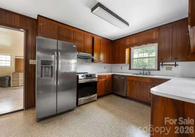 Photo 3 of Single family home for sale at 5022 Cheviot Rd, Charlotte, NC 28269 | MLS# 4410172 | Listing updated on 2026-09-15