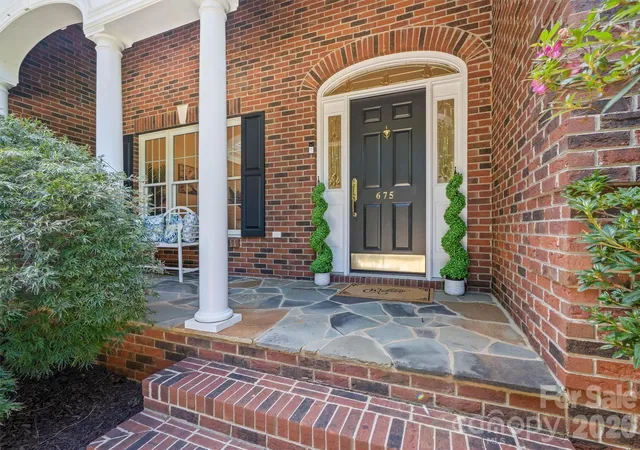 Photo 1 of Single family home for sale at 675 Heather Dr, Lincolnton, NC 28092 | MLS# 4410217 | Listing updated on 2026-10-24