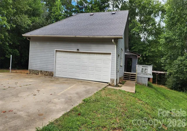 Photo 3 of Single family home for sale at 2020 Ada Williams Ln, Lenoir, NC 28645 | MLS# 4410237 | Listing updated on 2026-10-02