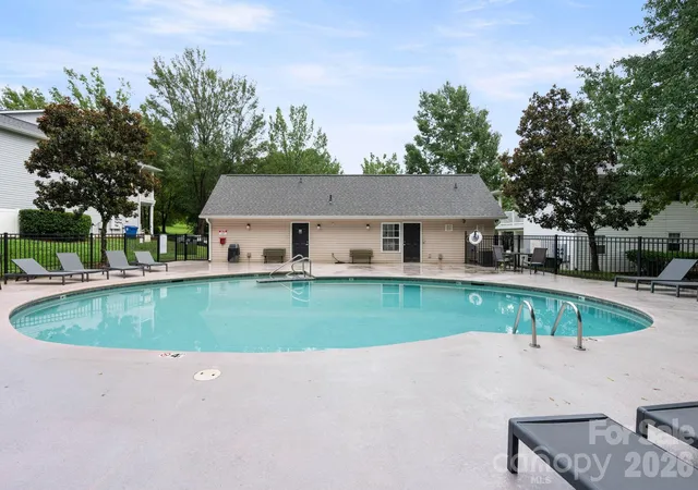 Listing Photo 4 - Condo for sale in building located at 21622 Aftonshire Dr, Cornelius, NC 28031