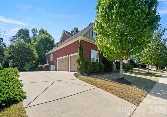 Photo 5 of Single family home for sale at 1226 Kings Btm Dr, Fort Mill, SC 29715 | MLS# 4410254 | Listing updated on 2026-08-22