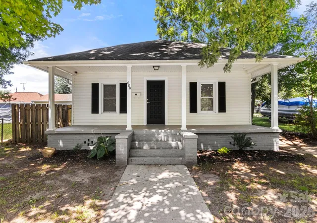 2nd image of 609 S Oak St, Gastonia, NC 28054 | MLS# 4410265