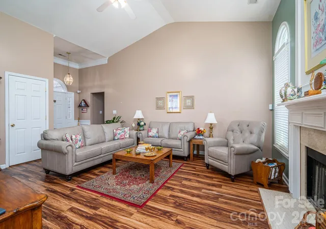 4th image of 11132 Chastain Parc Dr, Charlotte, NC 28216 | MLS# 4410267