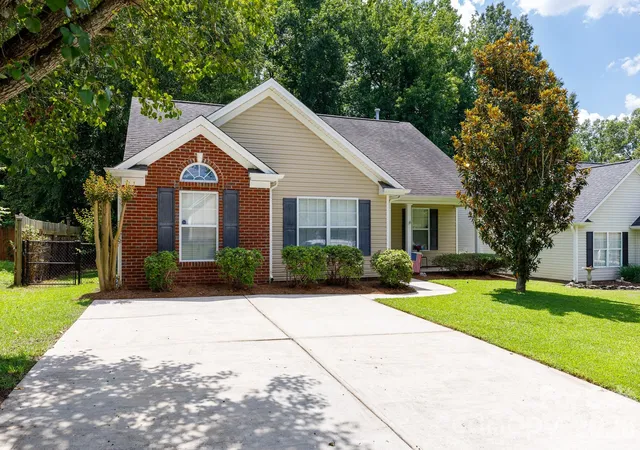 Photo 1 of Single family home for sale at 138 Pheasant Ridge Cir, York, SC 29745 | MLS# 4410268 | Listing updated on 2026-10-01