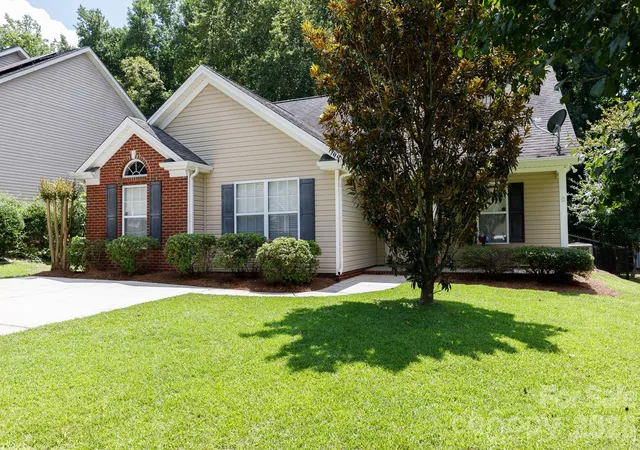 Photo 3 of Single family home for sale at 138 Pheasant Ridge Cir, York, SC 29745 | MLS# 4410268 | Listing updated on 2026-10-01