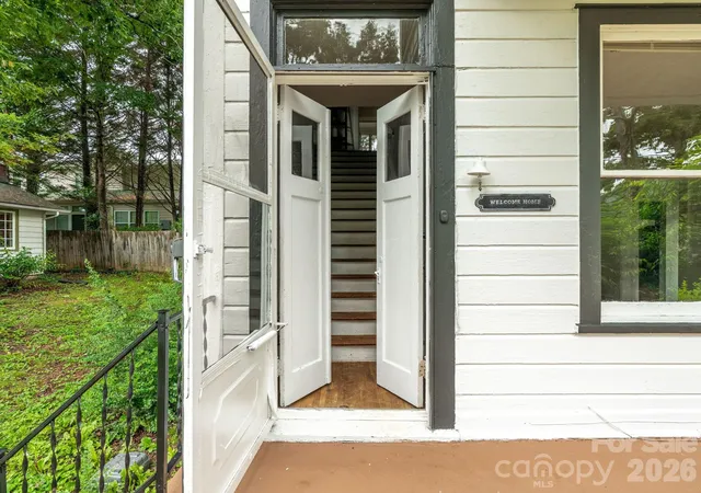 5th image of 111-113 Stewart St, Hendersonville, NC 28792