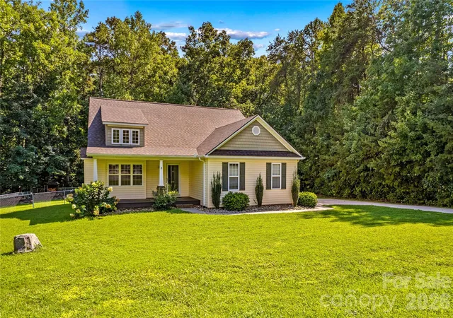 3rd image of 215 Meadow Lake Dr, Salisbury, NC 28146 | MLS# 4410309