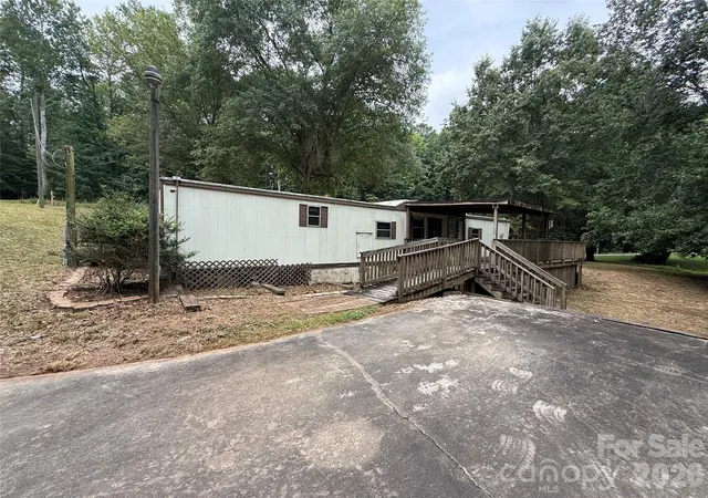 Sale Pending at 3154 Lake Wylie Dr, Rock Hill, SC 29732 | MLS# 4410311 | Listing updated on 2026-09-24