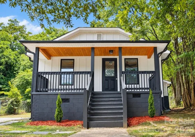 Photo 1 of Single family home for sale at 15 Meadowview Ave, Concord, NC 28027 | MLS# 4410337 | Listing updated on 2026-09-24