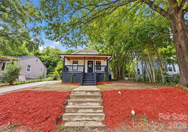 Photo 2 of Single family home for sale at 15 Meadowview Ave, Concord, NC 28027 | MLS# 4410337 | Listing updated on 2026-09-24