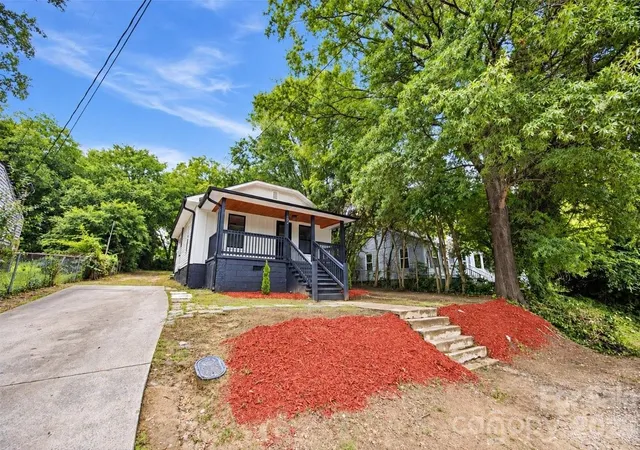 Photo 3 of Single family home for sale at 15 Meadowview Ave, Concord, NC 28027 | MLS# 4410337 | Listing updated on 2026-09-24