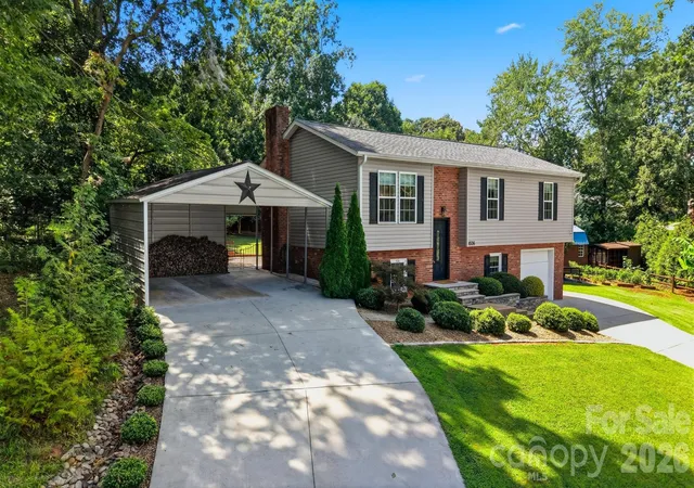 1st image of 4536 Kings Cir, Hickory, NC 28602 | MLS# 4410354