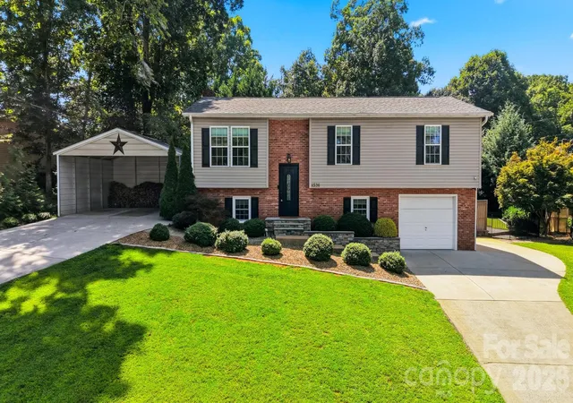 3rd image of 4536 Kings Cir, Hickory, NC 28602 | MLS# 4410354