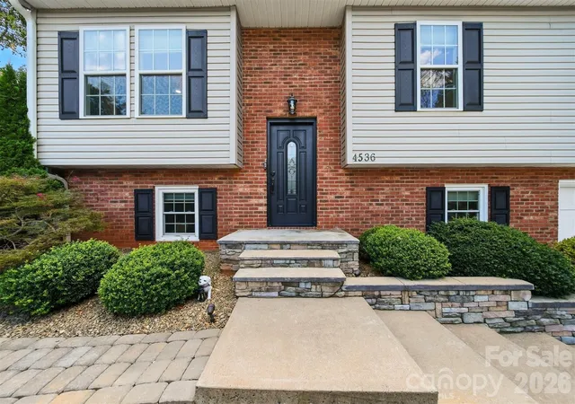 4th image of 4536 Kings Cir, Hickory, NC 28602 | MLS# 4410354