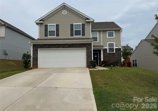 Photo 1 of Single family home for sale at 129 Mooring Dr, Statesville, NC 28677 | MLS# 4410361 | Listing updated on 2026-09-30