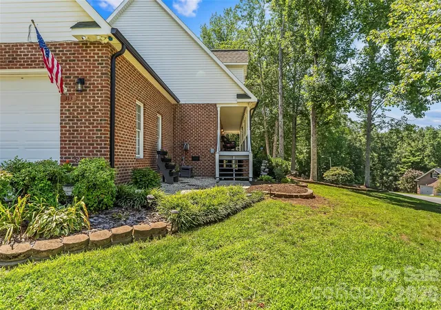 Photo 3 of Single family home for sale at 313 Springwood Dr Ne, Valdese, NC 28690 | MLS# 4410397 | Listing updated on 2026-09-02