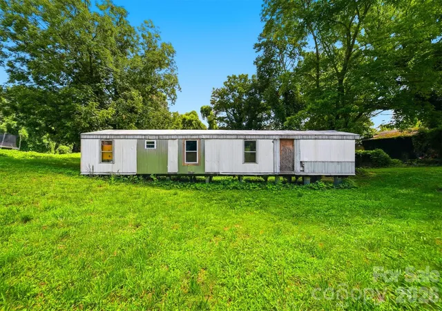 Photo 3 of Single family home for sale at 136 S Main St, Granite Falls, NC 28630 | MLS# 4410400 | Listing updated on 2026-08-30