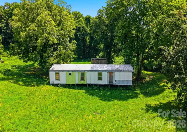Photo 4 of Single family home for sale at 136 S Main St, Granite Falls, NC 28630 | MLS# 4410400 | Listing updated on 2026-08-30