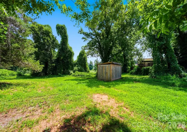 Photo 5 of Single family home for sale at 136 S Main St, Granite Falls, NC 28630 | MLS# 4410400 | Listing updated on 2026-08-30