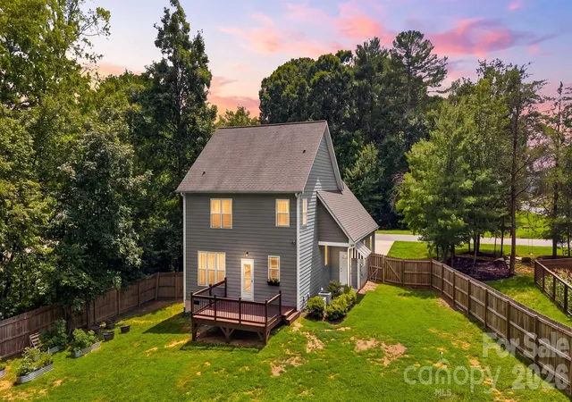 2nd image of 5810 Dwayne Starnes Dr, Hickory, NC 28602 | MLS# 4410401