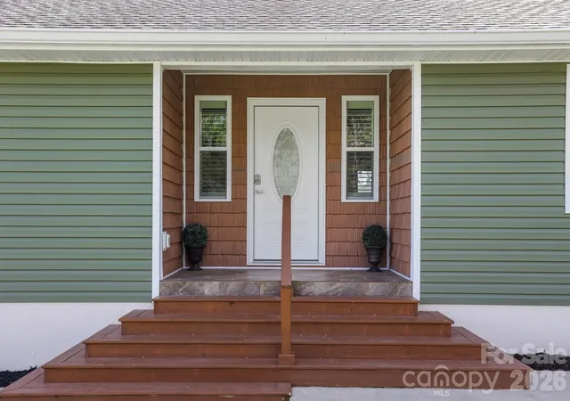 2nd image of 1844 Willow Rd, Hendersonville, NC 28739 | MLS# 4410412