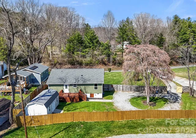 3rd image of 1844 Willow Rd, Hendersonville, NC 28739 | MLS# 4410412