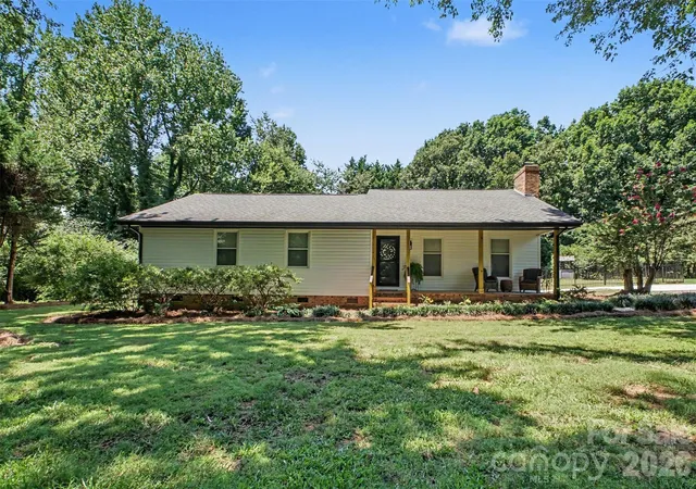 Photo 3 of Single family home for sale at 8319 Vagabond Rd, Charlotte, NC 28227 | MLS# 4410413 | Listing updated on 2026-09-26