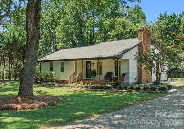 Photo 2 of Single family home for sale at 8319 Vagabond Rd, Charlotte, NC 28227 | MLS# 4410413 | Listing updated on 2026-09-26