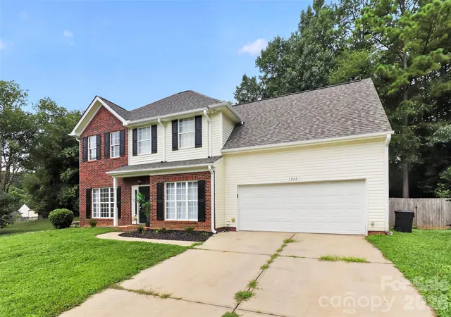 Photo 3 of Single family home for sale at 1523 Merrie Meadow Ct, Rock Hill, SC 29732 | MLS# 4410416 | Listing updated on 2026-09-04