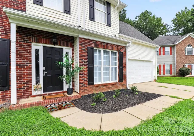 Photo 4 of Single family home for sale at 1523 Merrie Meadow Ct, Rock Hill, SC 29732 | MLS# 4410416 | Listing updated on 2026-09-04