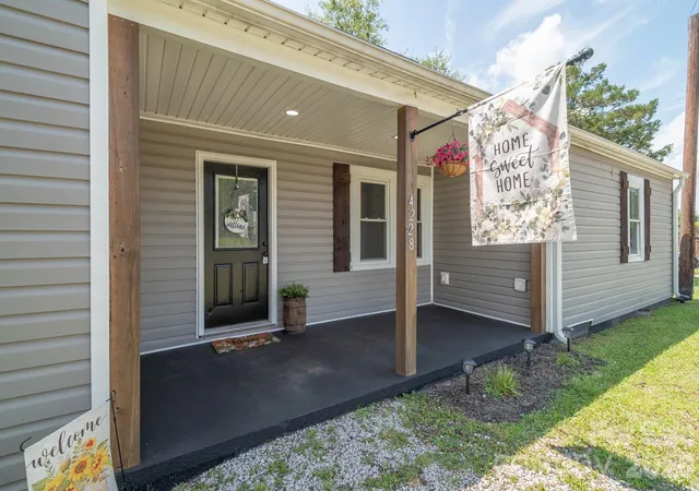 Photo 4 of Single family home for sale at 4228 Flat Crk Rd, Heath Springs, SC 29058 | MLS# 4410434 | Listing updated on 2026-09-04