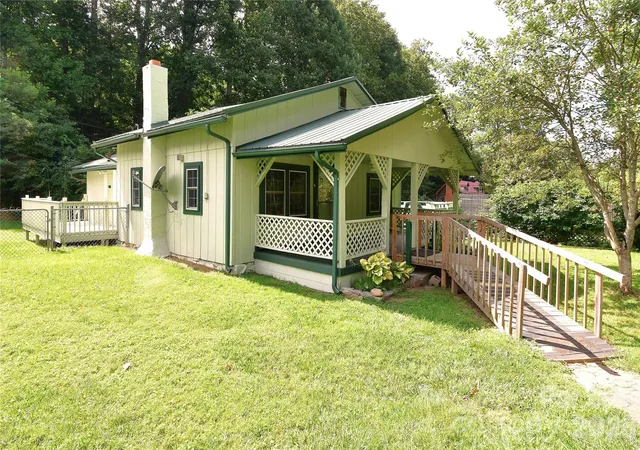 Photo 1 of Single family home for sale at 2124 Pisgah Hwy, Candler, NC 28715 | MLS# 4410436 | Listing updated on 2026-08-18