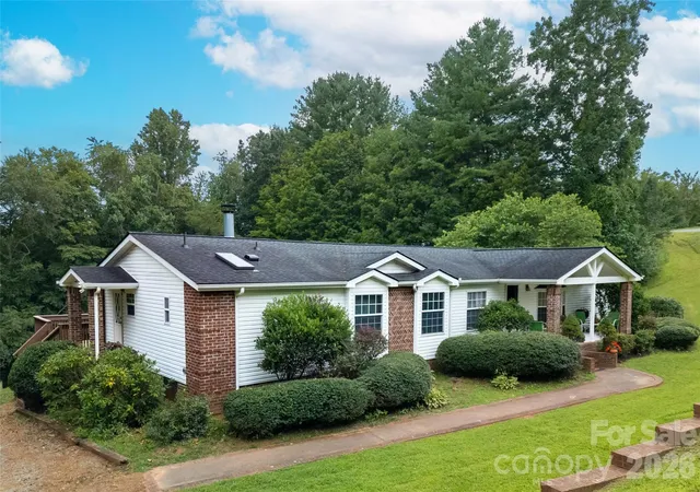 Photo 3 of Single family home for sale at 15 Windy Cyn Rd, Candler, NC 28715 | MLS# 4410438 | Listing updated on 2026-08-23