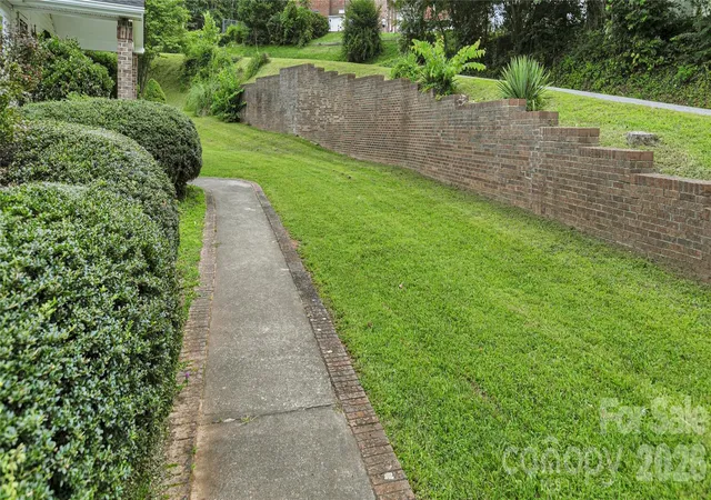 Photo 4 of Single family home for sale at 15 Windy Cyn Rd, Candler, NC 28715 | MLS# 4410438 | Listing updated on 2026-08-23