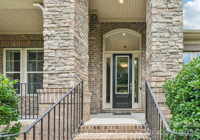 Photo 3 of Single family home for sale at 16521 Governors Clb Ct, Charlotte, NC 28278 | MLS# 4410451 | Listing updated on 2026-10-17