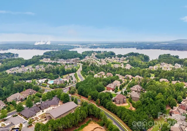 45th image of 16521 Governors Club Ct, Charlotte, NC 28278 | MLS# 4410451